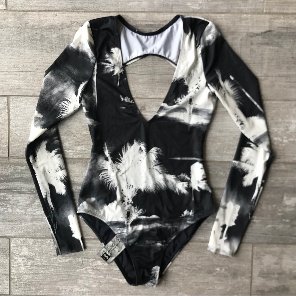 π₯π₯BILLABONG - WARHOL BODY SUITπ₯π₯ - Picture 1 of 4